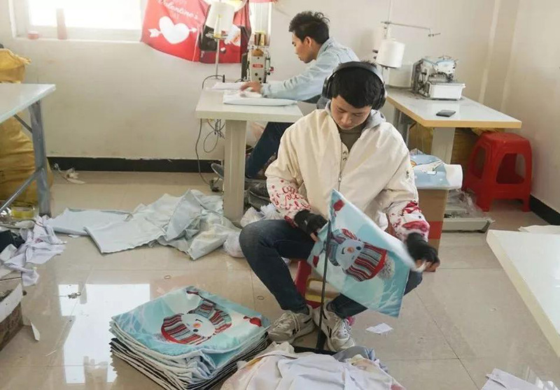 向老外出口圣誕用品，浙江義烏商人年銷數千萬