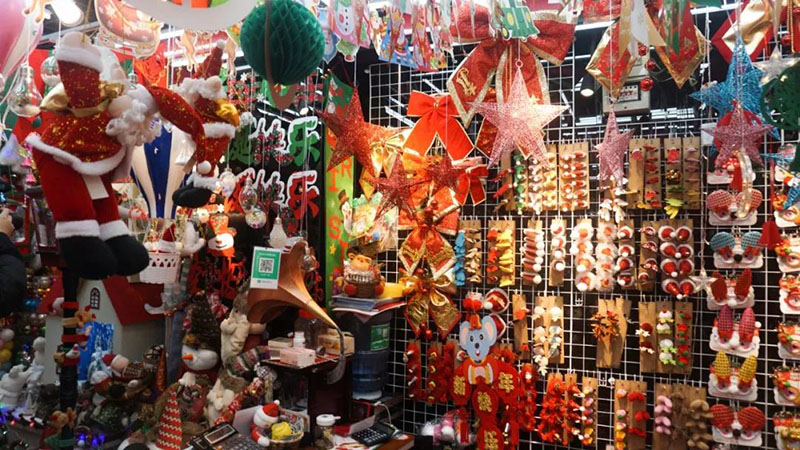 向老外出口圣誕用品，浙江義烏商人年銷數千萬